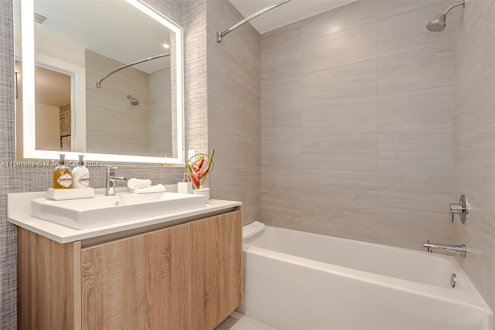 second full bathroom with bathtub