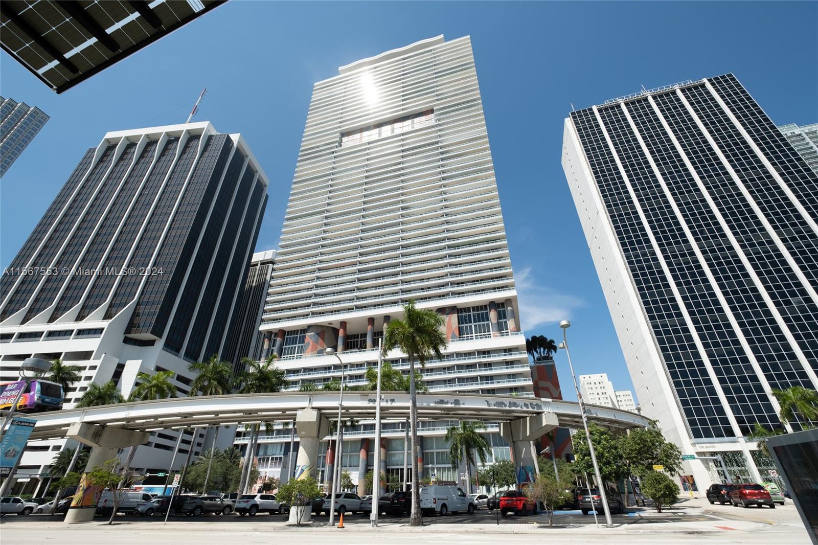Beautifully remodeled 2/2 plus den in the heart of downtown Miami. Across the street from Bayfront Park. Close to Brickell, South Beach and Edgewater. This condo speaks for itself.