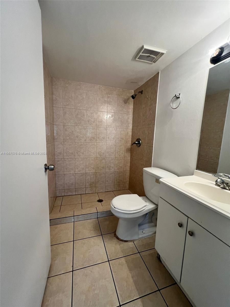 7025 NW 179th St 104, Hialeah, Florida 33015, 2 Bedrooms Bedrooms, ,2 BathroomsBathrooms,Residentiallease,For Rent,7025 NW 179th St 104,A11567576