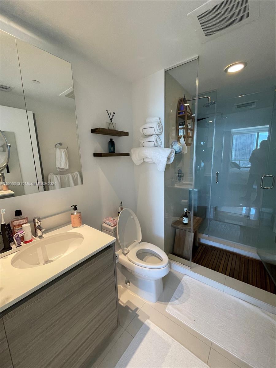 121 NE 34th ST 2005, Miami, Florida 33137, 2 Bedrooms Bedrooms, ,1 BathroomBathrooms,Residentiallease,For Rent,121 NE 34th ST 2005,A11566313