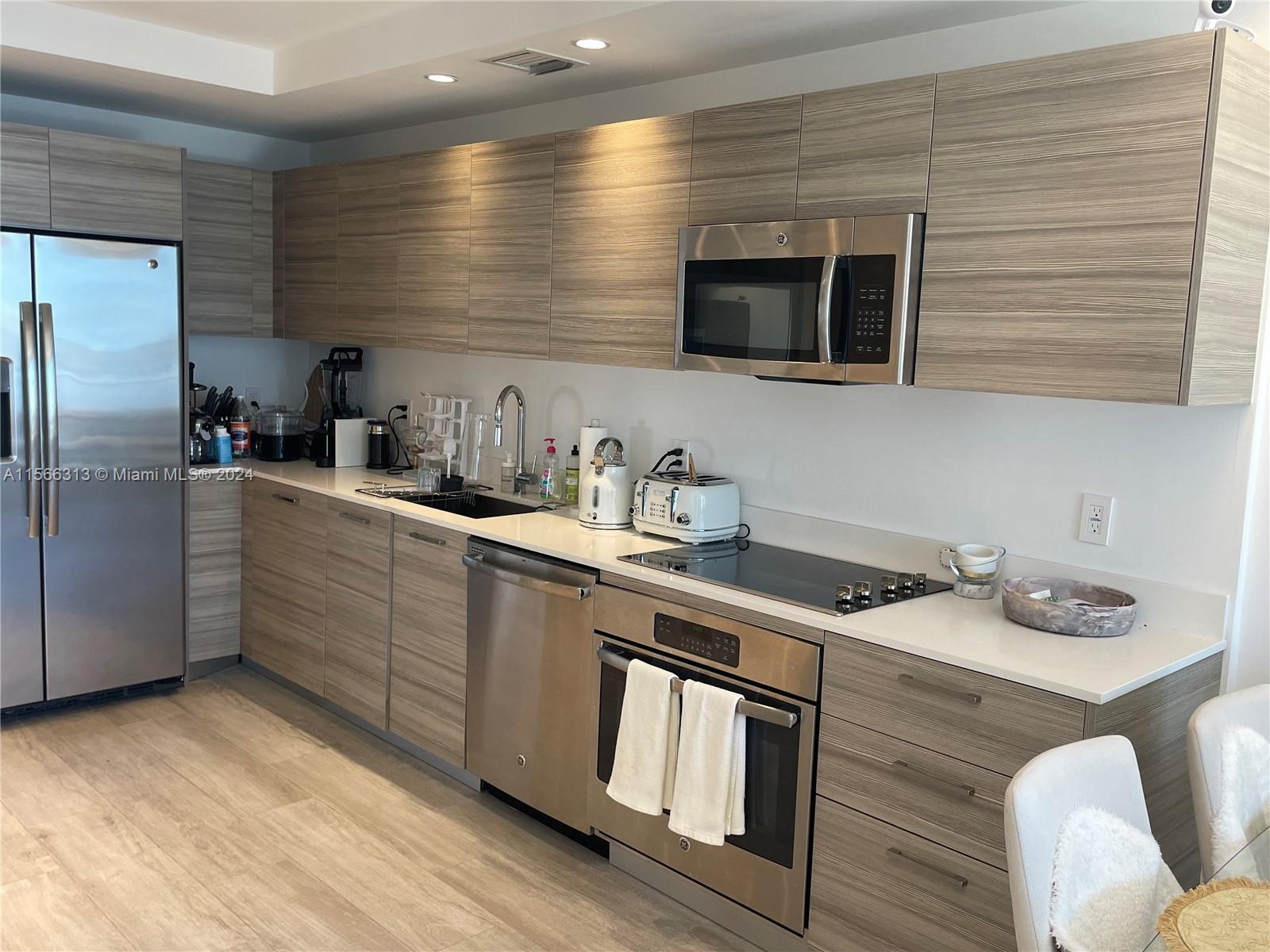 121 NE 34th ST 2005, Miami, Florida 33137, 2 Bedrooms Bedrooms, ,1 BathroomBathrooms,Residentiallease,For Rent,121 NE 34th ST 2005,A11566313