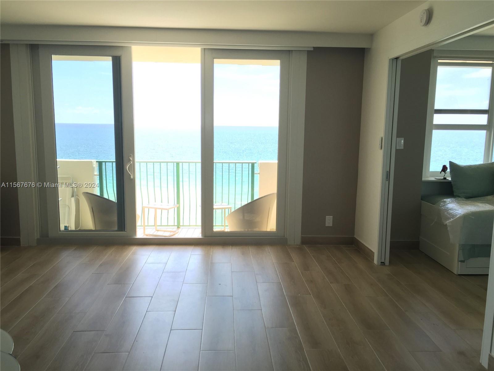 Amazing apartment ocean front view, 2 bedroom and 2 bathroom. The building is located on the beach and very close to restaurants. It has a garage