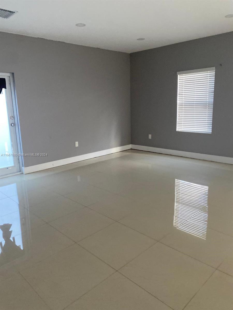 1035 NW 75th St 1, Miami, Florida 33150, 3 Bedrooms Bedrooms, ,2 BathroomsBathrooms,Residentiallease,For Rent,1035 NW 75th St 1,A11567685