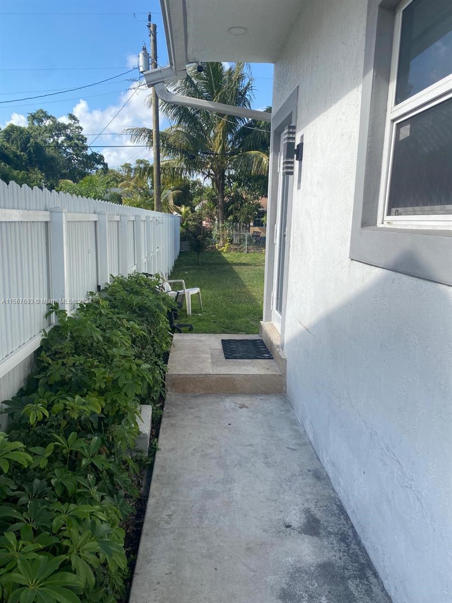 1037 NW 75th St 2, Miami, Florida 33150, 4 Bedrooms Bedrooms, ,2 BathroomsBathrooms,Residentiallease,For Rent,1037 NW 75th St 2,A11567693