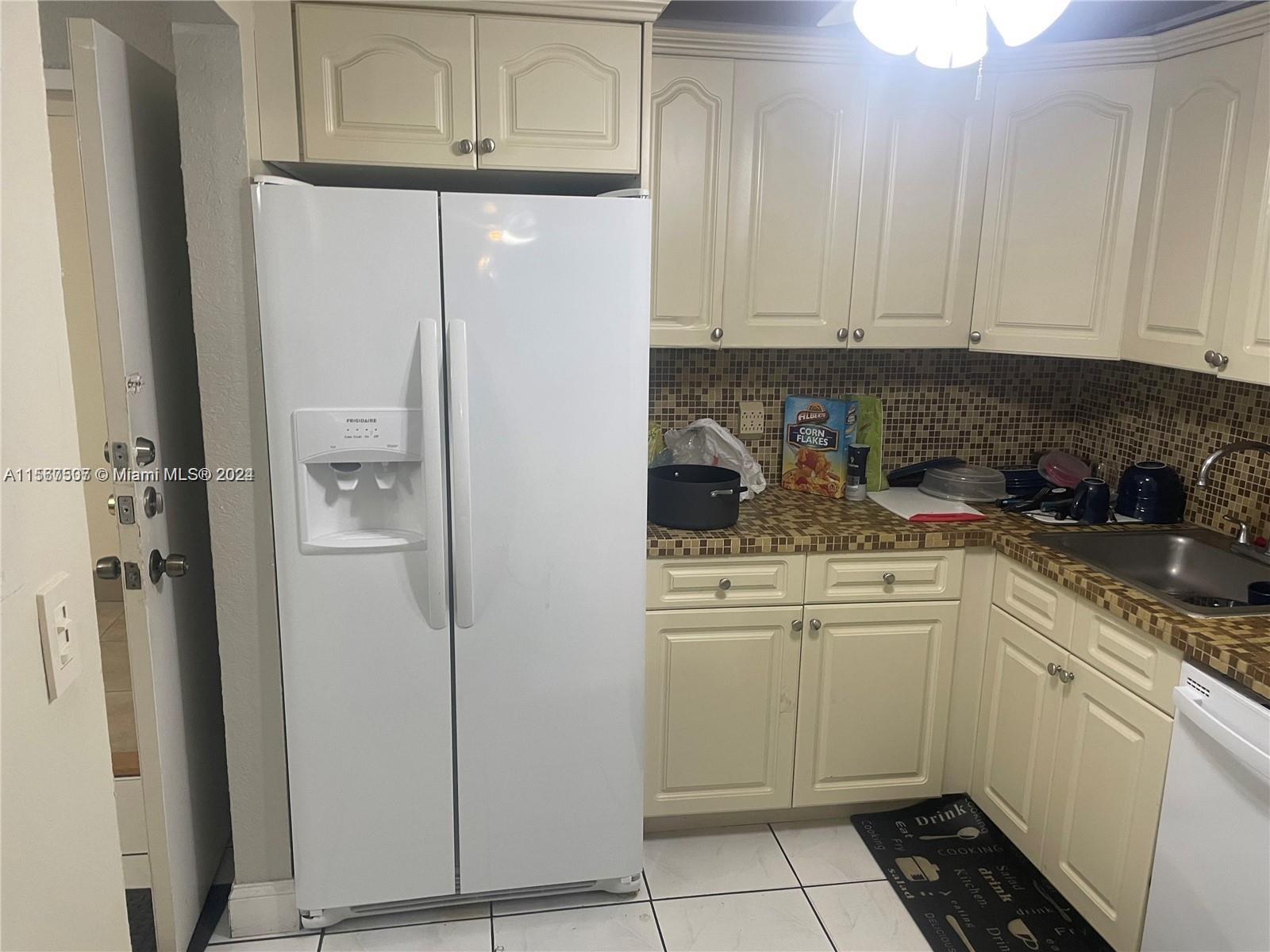16851 NE 23rd Ave B121, North Miami Beach, Florida 33160, 2 Bedrooms Bedrooms, ,2 BathroomsBathrooms,Residentiallease,For Rent,16851 NE 23rd Ave B121,A11567507