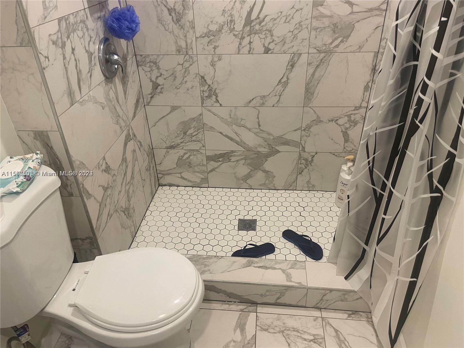 16851 NE 23rd Ave B121, North Miami Beach, Florida 33160, 2 Bedrooms Bedrooms, ,2 BathroomsBathrooms,Residentiallease,For Rent,16851 NE 23rd Ave B121,A11567507