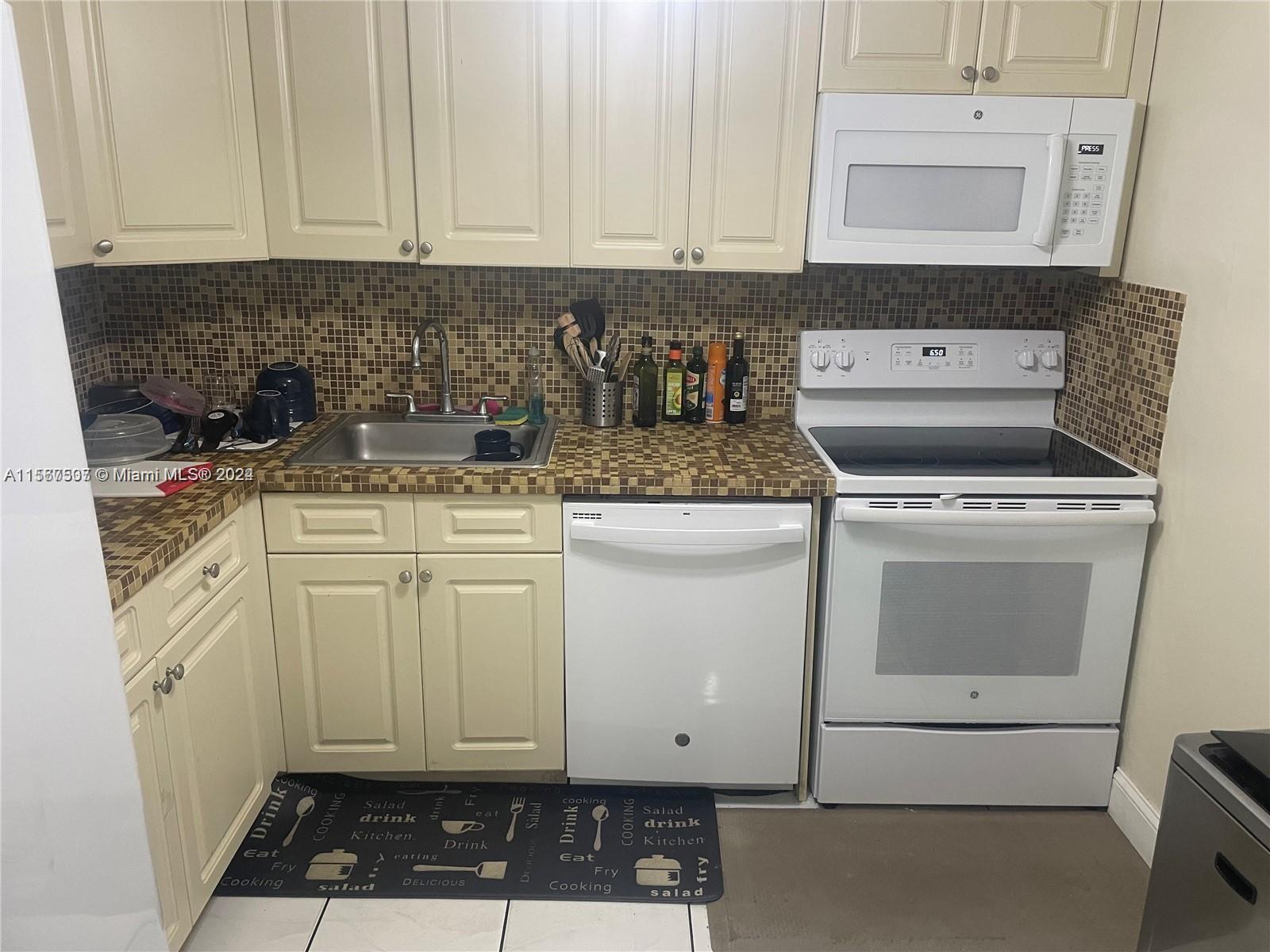 16851 NE 23rd Ave B121, North Miami Beach, Florida 33160, 2 Bedrooms Bedrooms, ,2 BathroomsBathrooms,Residentiallease,For Rent,16851 NE 23rd Ave B121,A11567507