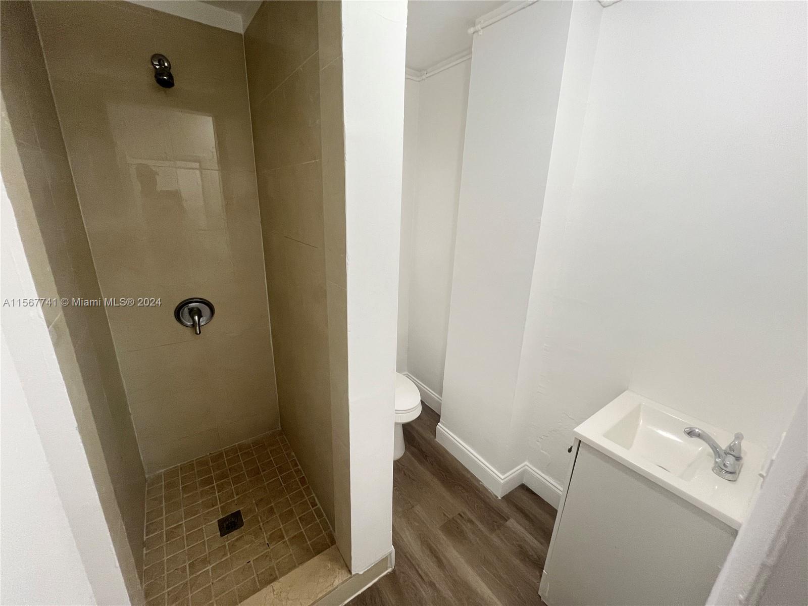 1924 SW 9th St 3, Miami, Florida 33135, 1 Bedroom Bedrooms, ,1 BathroomBathrooms,Residentiallease,For Rent,1924 SW 9th St 3,A11567741