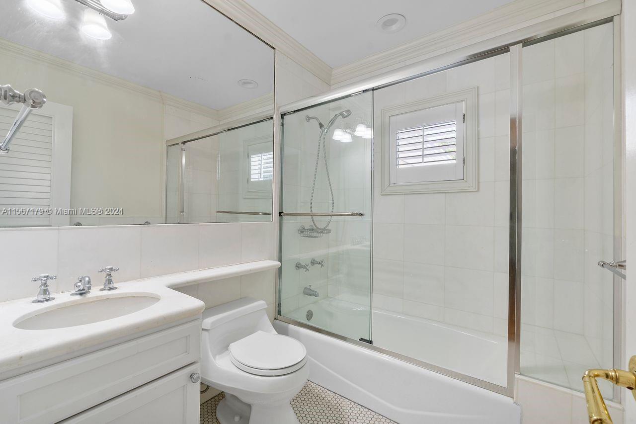 1037 Alfonso Ave, Coral Gables, Florida 33146, 3 Bedrooms Bedrooms, ,2 BathroomsBathrooms,Residentiallease,For Rent,1037 Alfonso Ave,A11567179