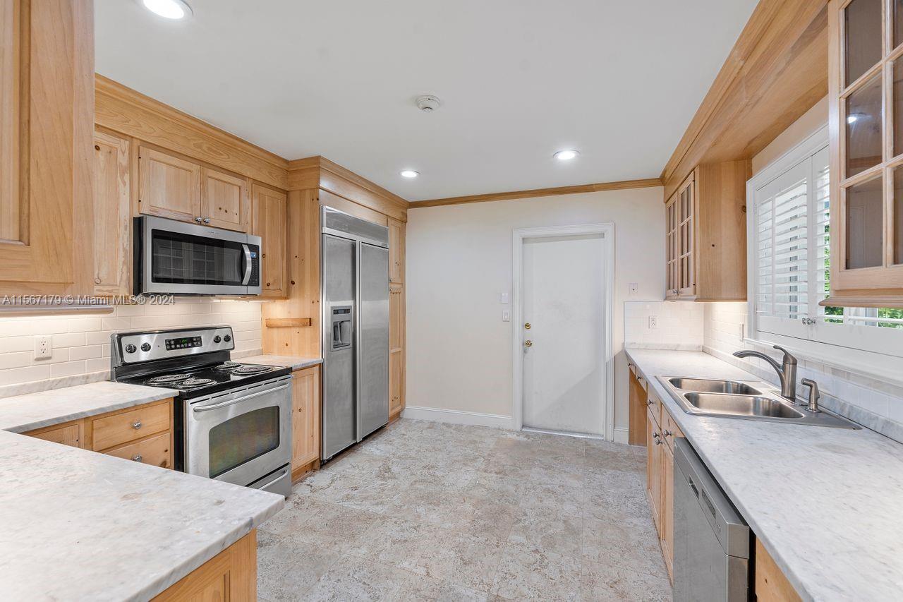 1037 Alfonso Ave, Coral Gables, Florida 33146, 3 Bedrooms Bedrooms, ,2 BathroomsBathrooms,Residentiallease,For Rent,1037 Alfonso Ave,A11567179