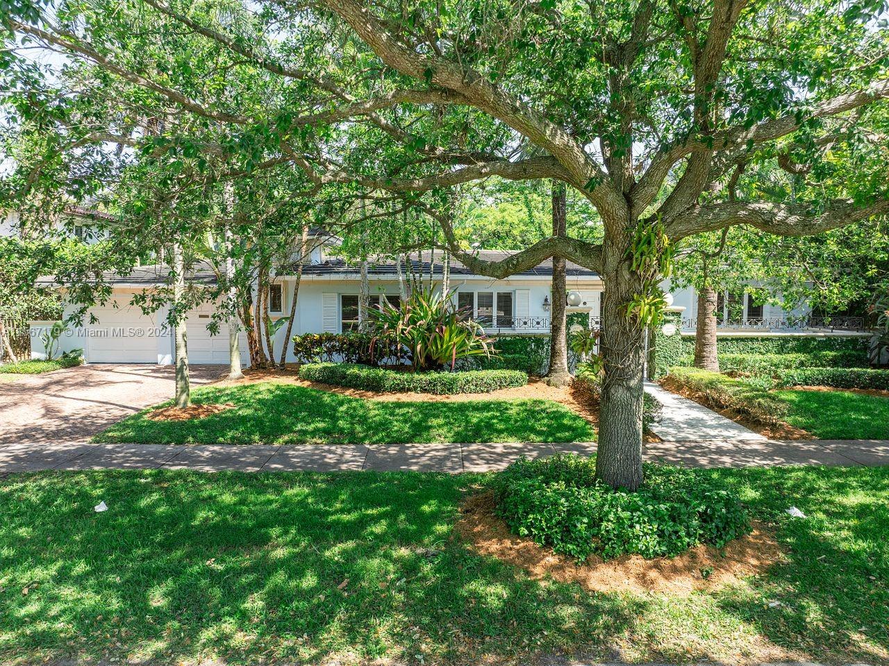 1037 Alfonso Ave, Coral Gables, Florida 33146, 3 Bedrooms Bedrooms, ,2 BathroomsBathrooms,Residentiallease,For Rent,1037 Alfonso Ave,A11567179