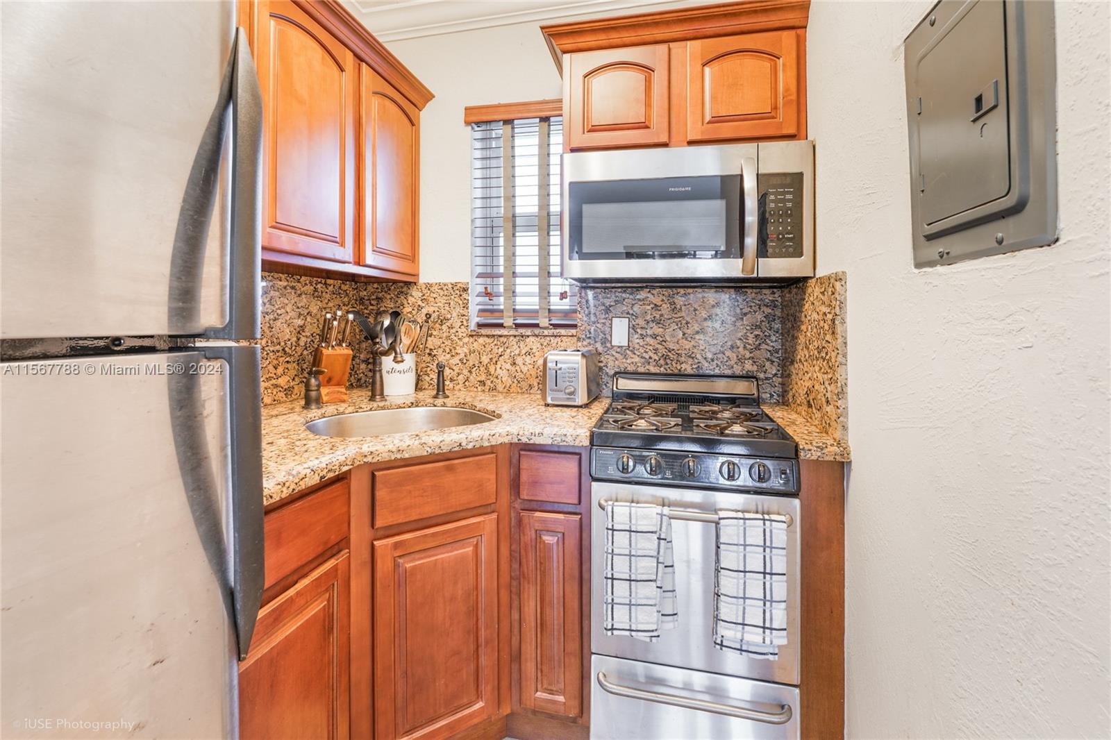 35 Antilla Ave 11, Coral Gables, Florida 33134, ,1 BathroomBathrooms,Residentiallease,For Rent,35 Antilla Ave 11,A11567788