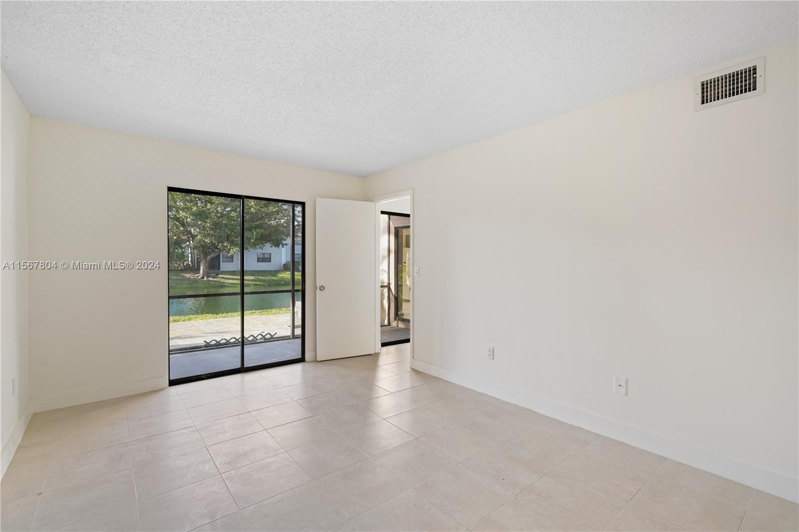 1160 Washington Cir 1160F, Homestead, Florida 33034, 2 Bedrooms Bedrooms, ,2 BathroomsBathrooms,Residentiallease,For Rent,1160 Washington Cir 1160F,A11567804