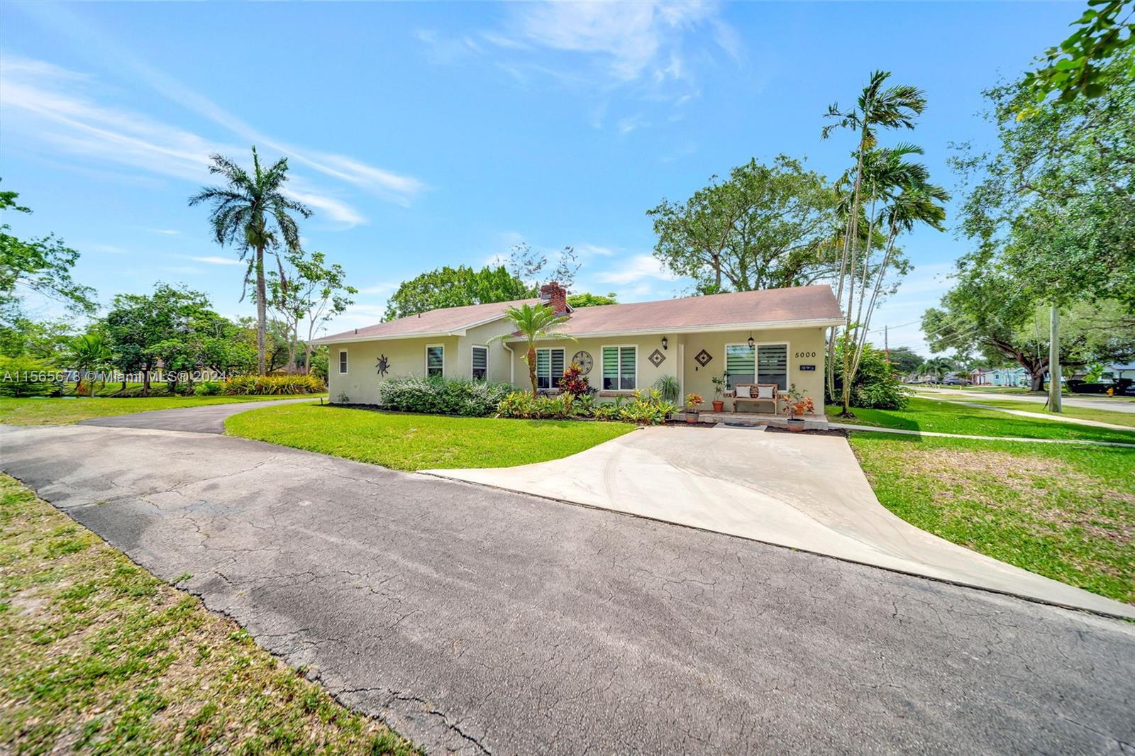 5000 SW 88th Ter  For Sale A11565678, FL