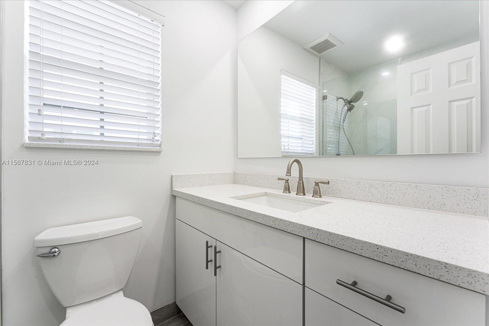 3619 S Le Jeune Rd 2, Coral Gables, Florida 33134, 2 Bedrooms Bedrooms, ,2 BathroomsBathrooms,Residentiallease,For Rent,3619 S Le Jeune Rd 2,A11567831