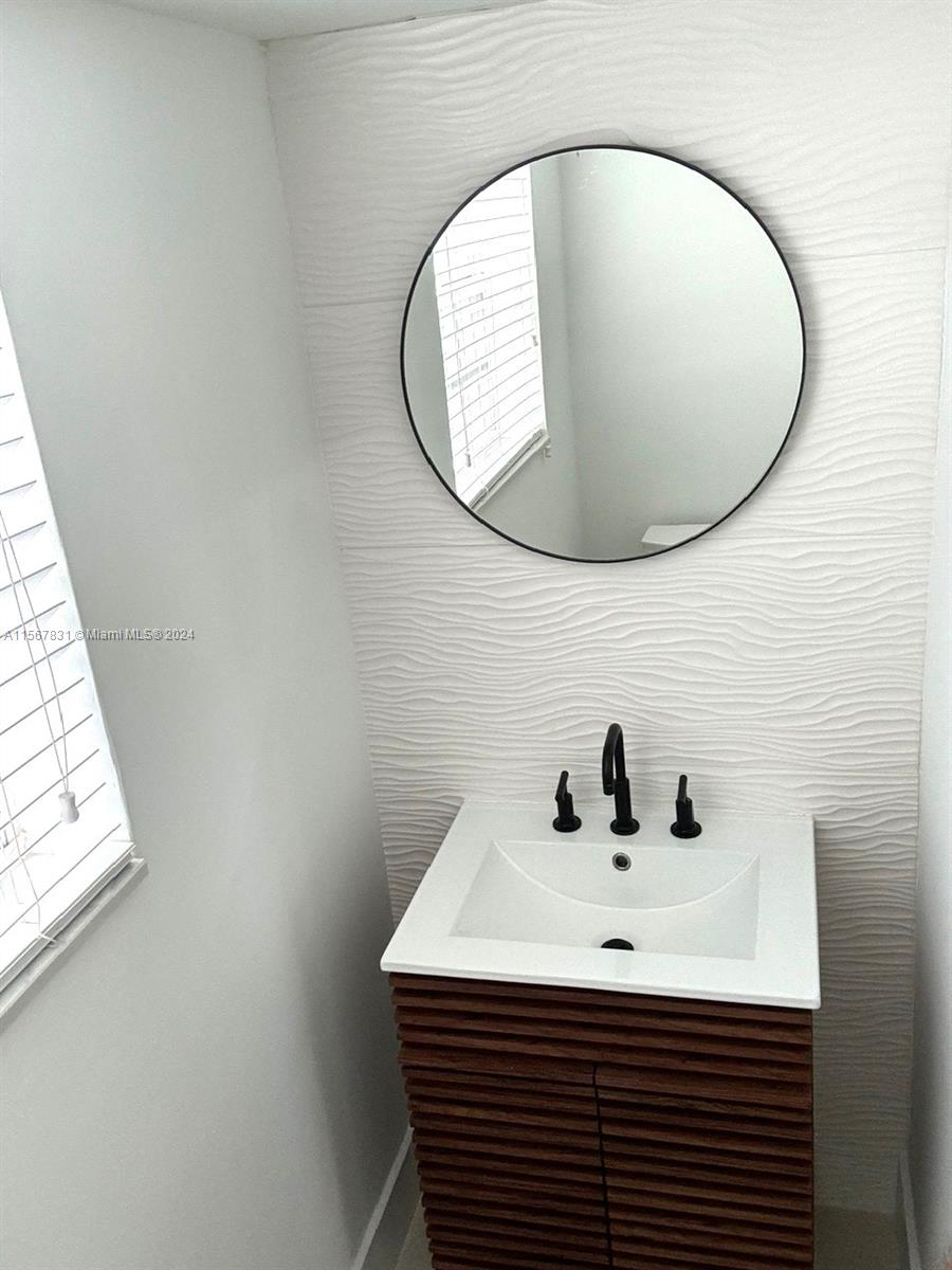 3619 S Le Jeune Rd 2, Coral Gables, Florida 33134, 2 Bedrooms Bedrooms, ,2 BathroomsBathrooms,Residentiallease,For Rent,3619 S Le Jeune Rd 2,A11567831