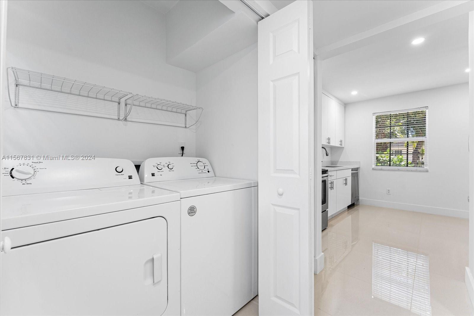 3619 S Le Jeune Rd 2, Coral Gables, Florida 33134, 2 Bedrooms Bedrooms, ,2 BathroomsBathrooms,Residentiallease,For Rent,3619 S Le Jeune Rd 2,A11567831