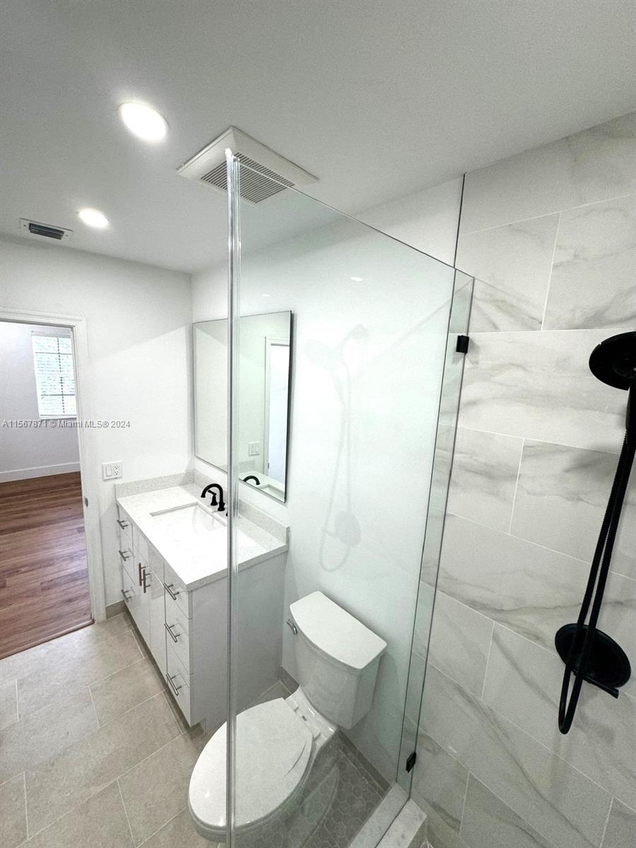 3619 S Le Jeune Rd 1, Coral Gables, Florida 33134, 2 Bedrooms Bedrooms, ,2 BathroomsBathrooms,Residentiallease,For Rent,3619 S Le Jeune Rd 1,A11567871