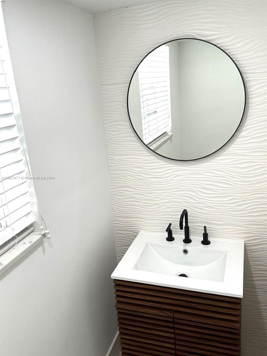 3619 S Le Jeune Rd 1, Coral Gables, Florida 33134, 2 Bedrooms Bedrooms, ,2 BathroomsBathrooms,Residentiallease,For Rent,3619 S Le Jeune Rd 1,A11567871