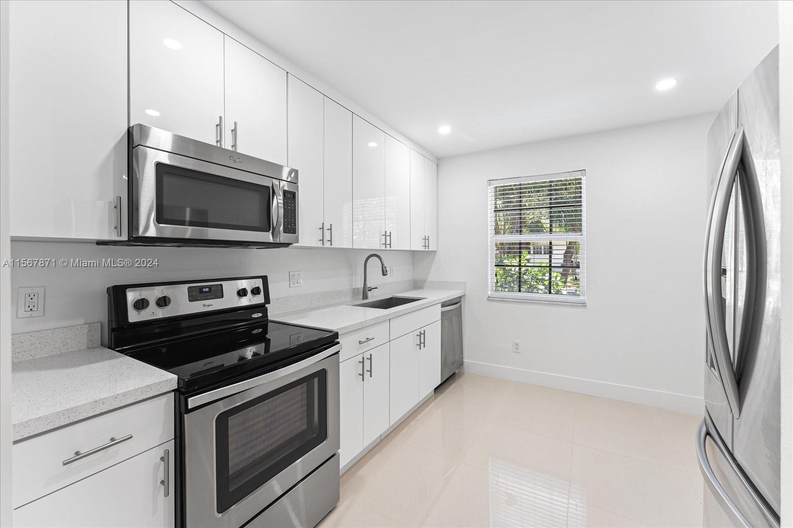 3619 S Le Jeune Rd 1, Coral Gables, Florida 33134, 2 Bedrooms Bedrooms, ,2 BathroomsBathrooms,Residentiallease,For Rent,3619 S Le Jeune Rd 1,A11567871