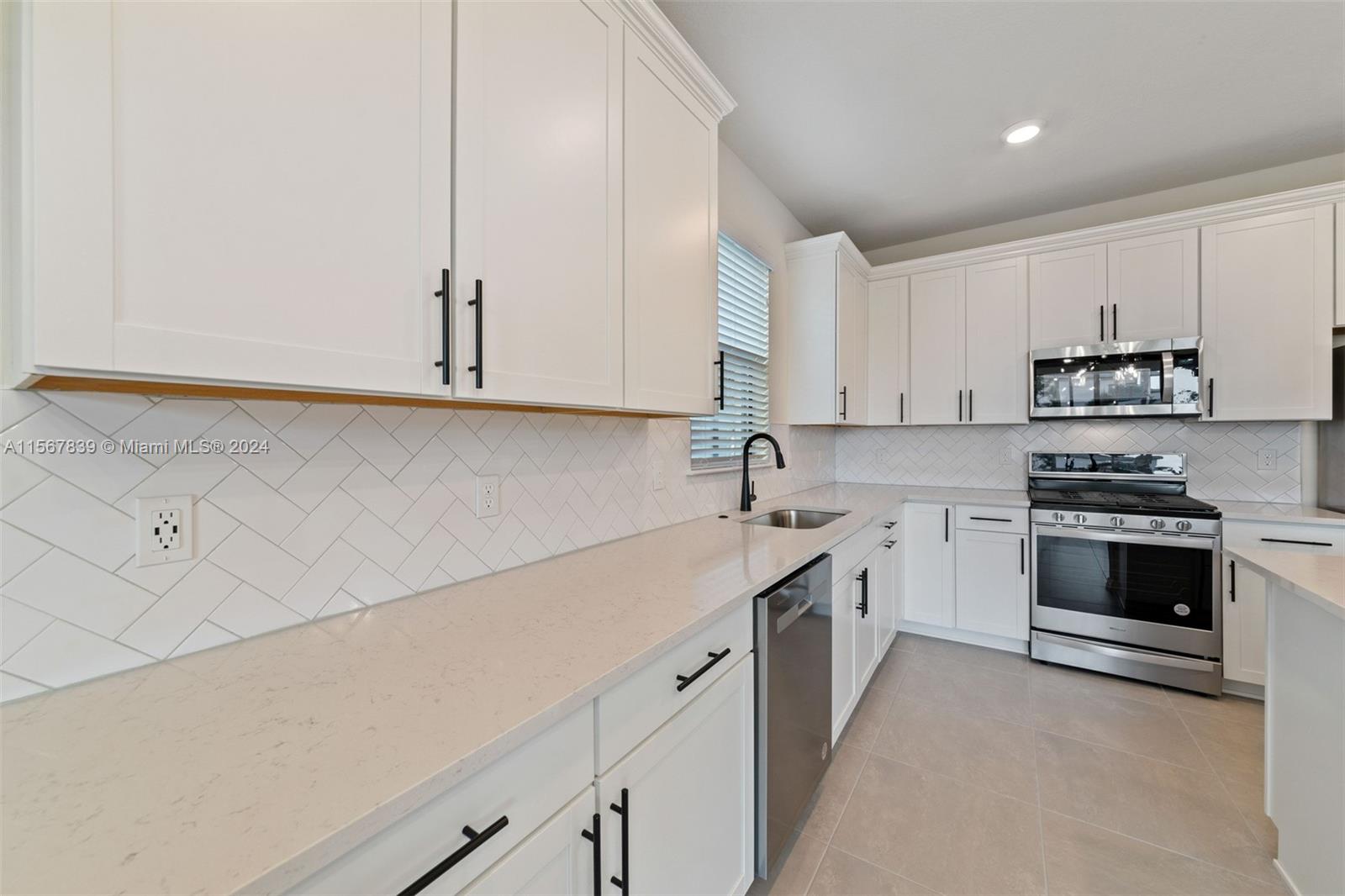 4470 Waterside Dr 0, Oakland Park, Florida 33309, 3 Bedrooms Bedrooms, ,2 BathroomsBathrooms,Residentiallease,For Rent,4470 Waterside Dr 0,A11567839