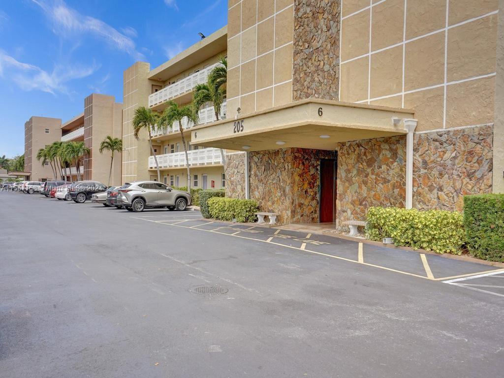 205 SE 11th Ter 101, Dania Beach, Florida 33004, 2 Bedrooms Bedrooms, ,2 BathroomsBathrooms,Residential,For Sale,205 SE 11th Ter 101,A11567768