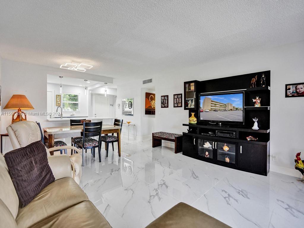 205 SE 11th Ter 101, Dania Beach, Florida 33004, 2 Bedrooms Bedrooms, ,2 BathroomsBathrooms,Residential,For Sale,205 SE 11th Ter 101,A11567768