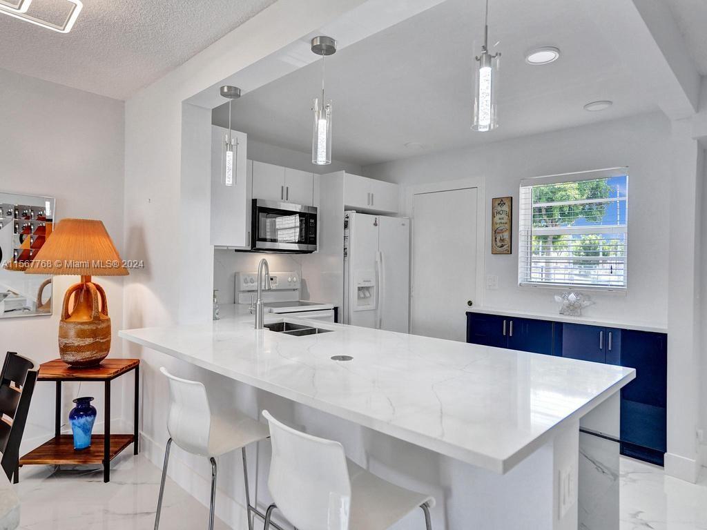 205 SE 11th Ter 101, Dania Beach, Florida 33004, 2 Bedrooms Bedrooms, ,2 BathroomsBathrooms,Residential,For Sale,205 SE 11th Ter 101,A11567768