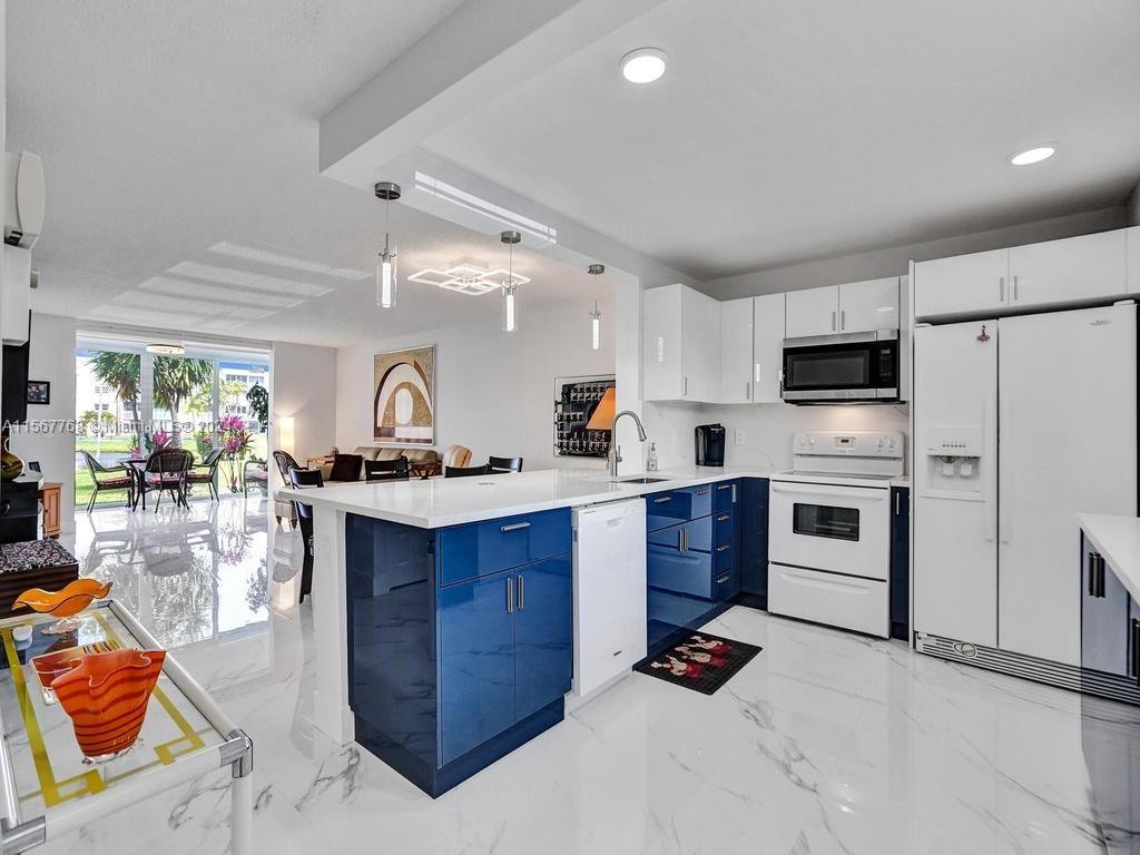 205 SE 11th Ter 101, Dania Beach, Florida 33004, 2 Bedrooms Bedrooms, ,2 BathroomsBathrooms,Residential,For Sale,205 SE 11th Ter 101,A11567768