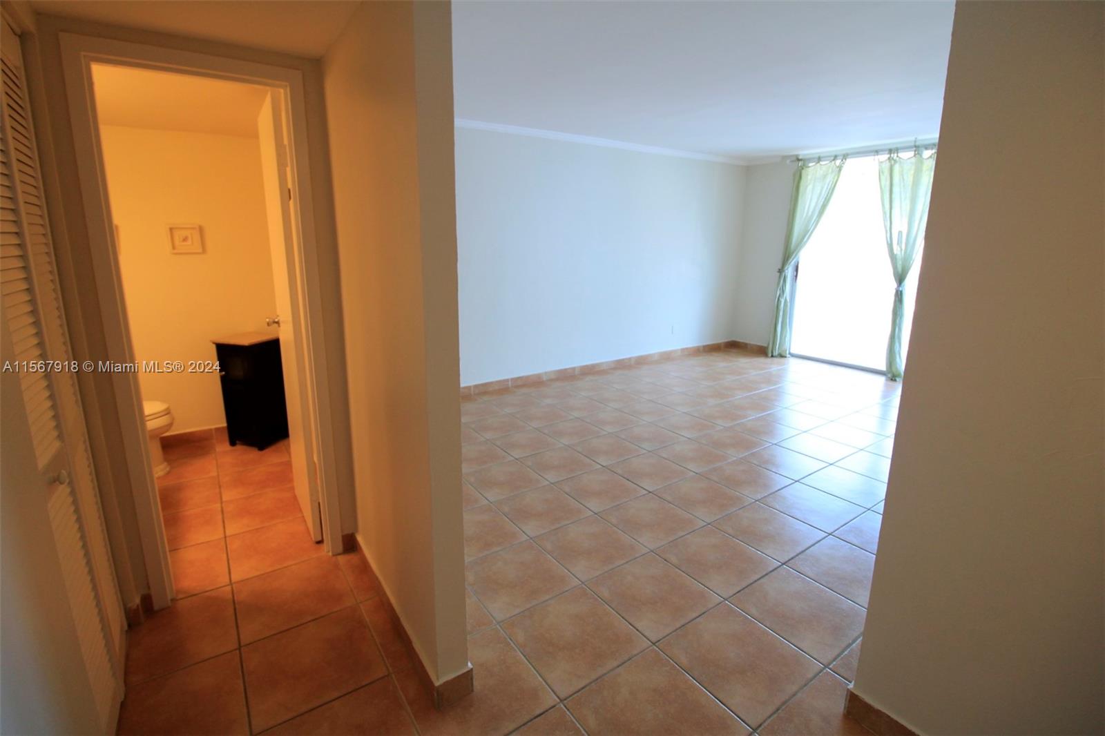 16546 NE 26th Ave 2H, North Miami Beach, Florida 33160, 1 Bedroom Bedrooms, ,1 BathroomBathrooms,Residentiallease,For Rent,16546 NE 26th Ave 2H,A11567918