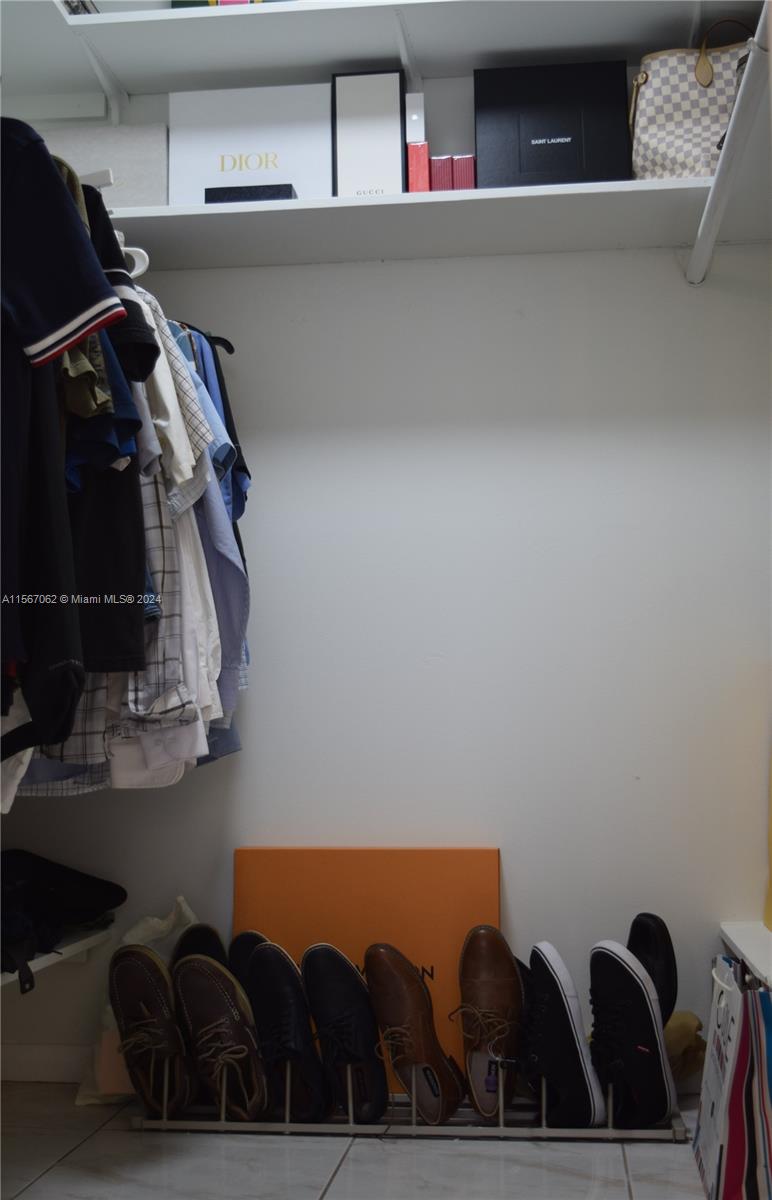 !st Walk-in Closet