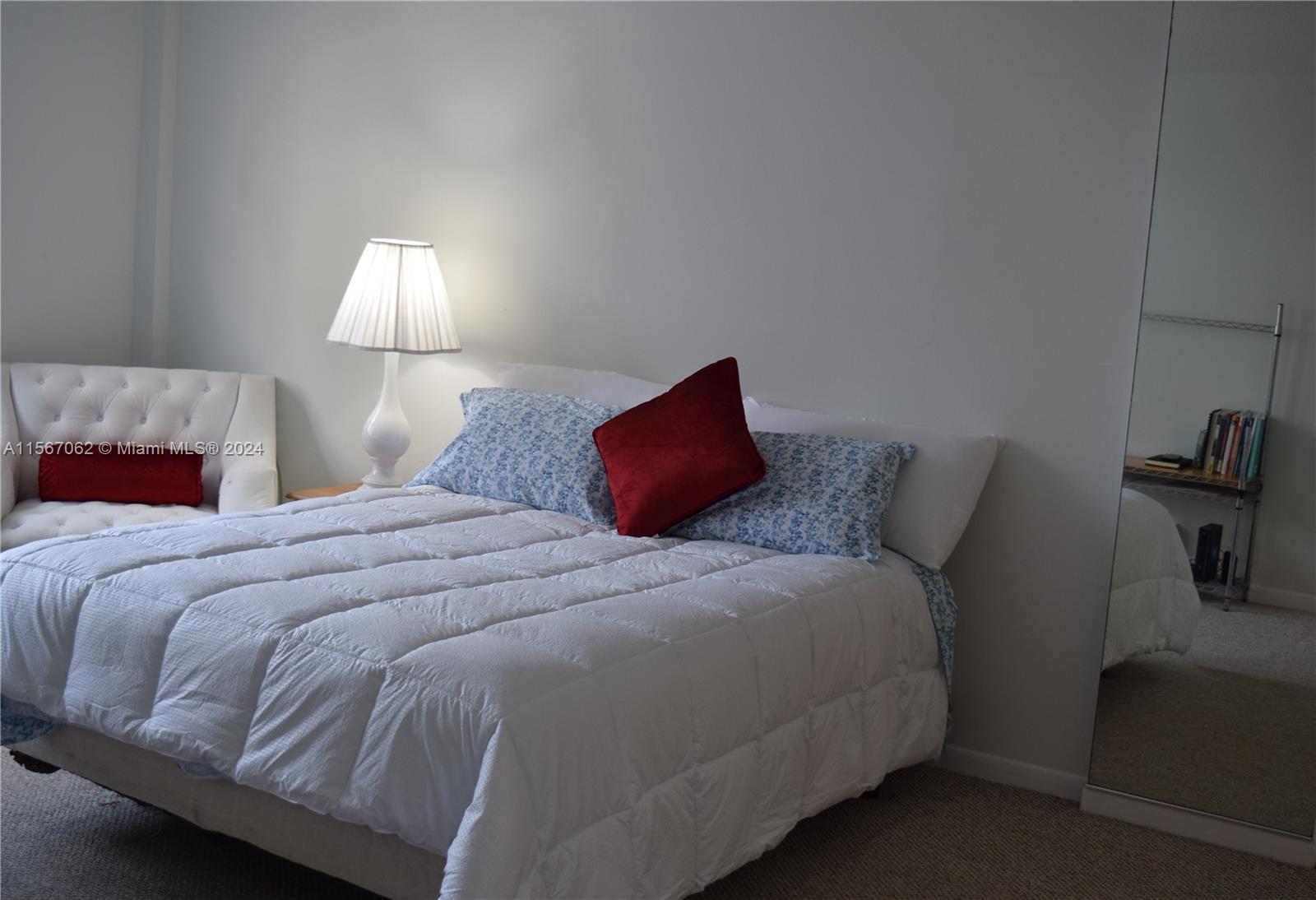 The 2 pillows are king size.