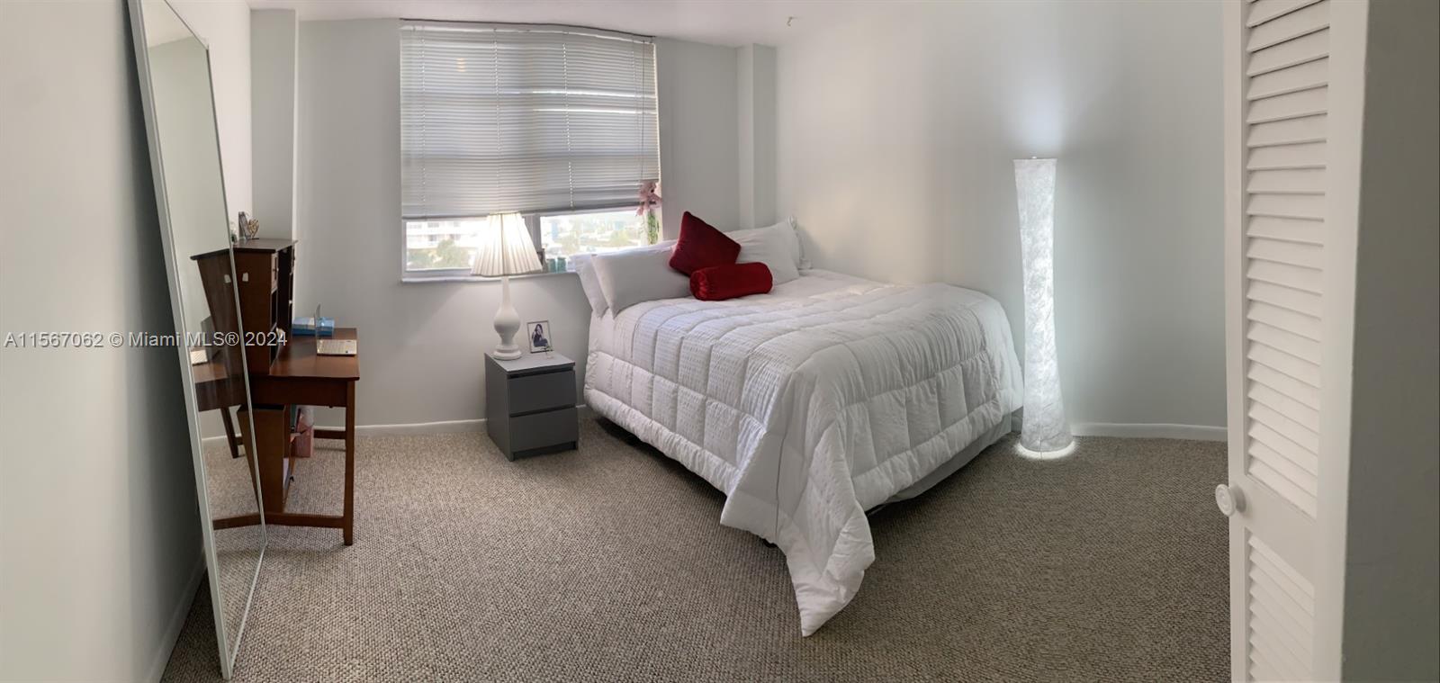 The 2 pillows are king size.