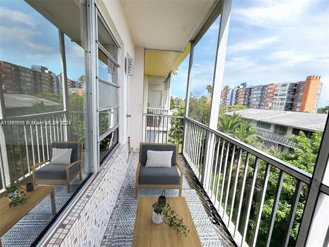 16800 NE 15th Ave 307, North Miami Beach, Florida 33162, 1 Bedroom Bedrooms, ,1 BathroomBathrooms,Residentiallease,For Rent,16800 NE 15th Ave 307,A11567915