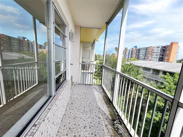 16800 NE 15th Ave 307, North Miami Beach, Florida 33162, 1 Bedroom Bedrooms, ,1 BathroomBathrooms,Residentiallease,For Rent,16800 NE 15th Ave 307,A11567915