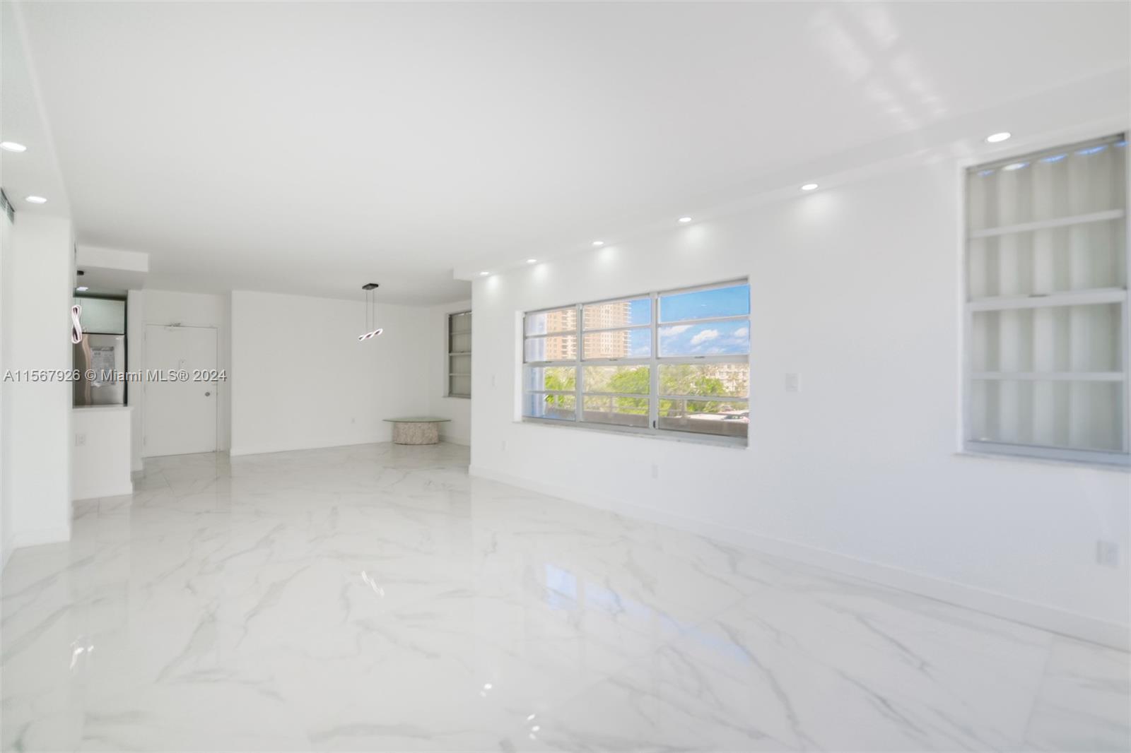 1965 S Ocean Dr 2G, Hallandale Beach, Florida 33009, 2 Bedrooms Bedrooms, ,2 BathroomsBathrooms,Residentiallease,For Rent,1965 S Ocean Dr 2G,A11567926