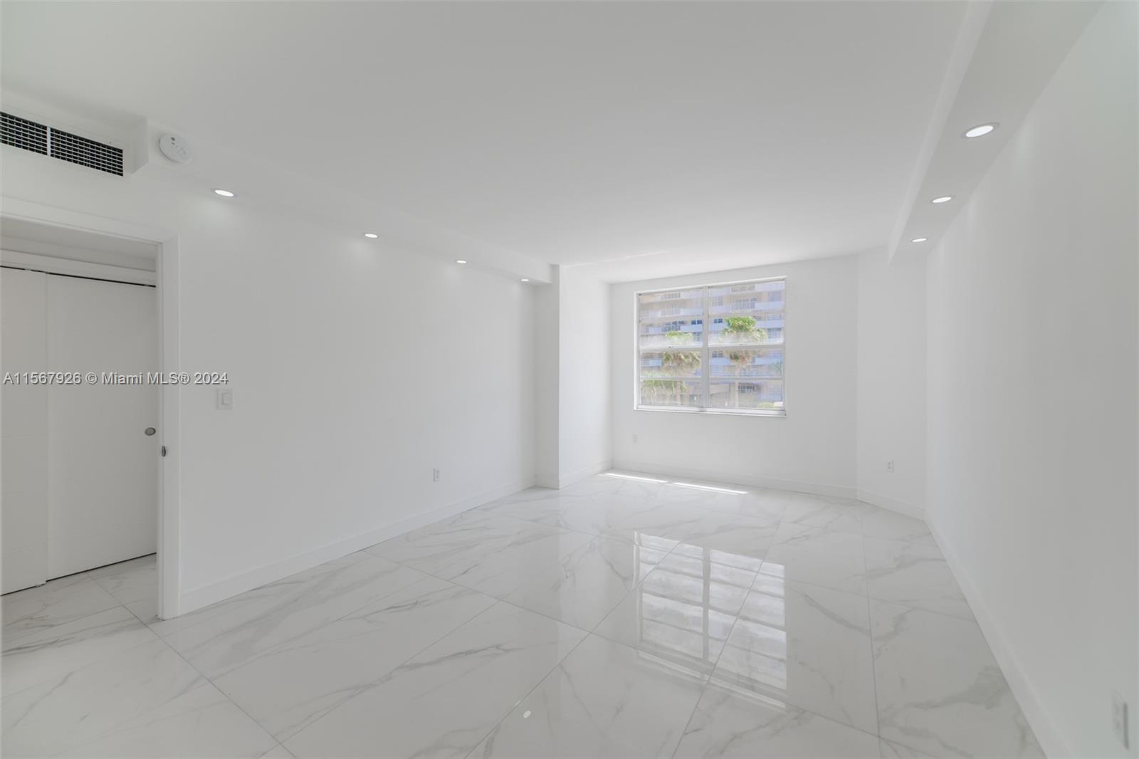 1965 S Ocean Dr 2G, Hallandale Beach, Florida 33009, 2 Bedrooms Bedrooms, ,2 BathroomsBathrooms,Residentiallease,For Rent,1965 S Ocean Dr 2G,A11567926