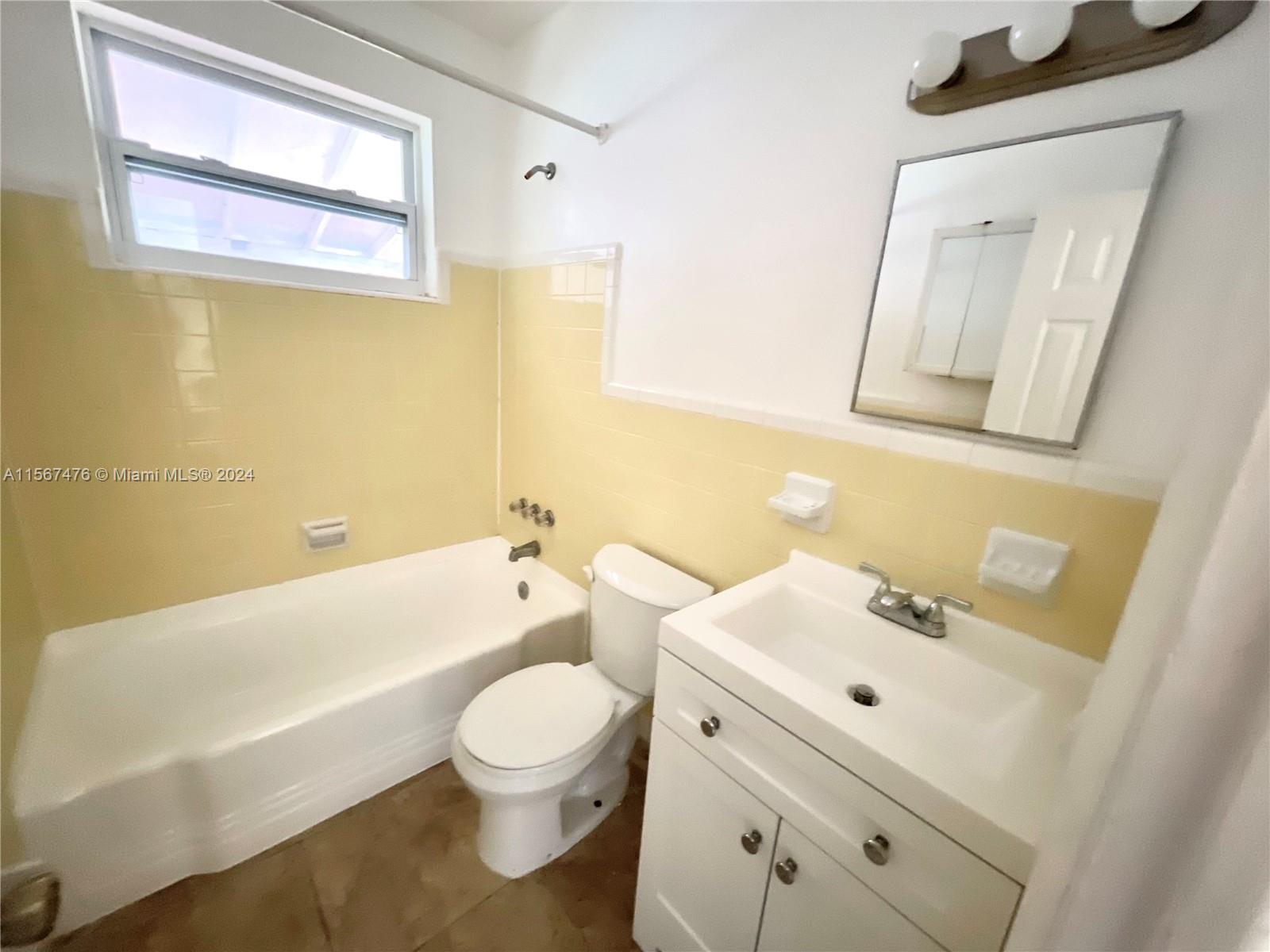 736 NW 1st Ct 736, Hallandale Beach, Florida 33009, 2 Bedrooms Bedrooms, ,1 BathroomBathrooms,Residentiallease,For Rent,736 NW 1st Ct 736,A11567476