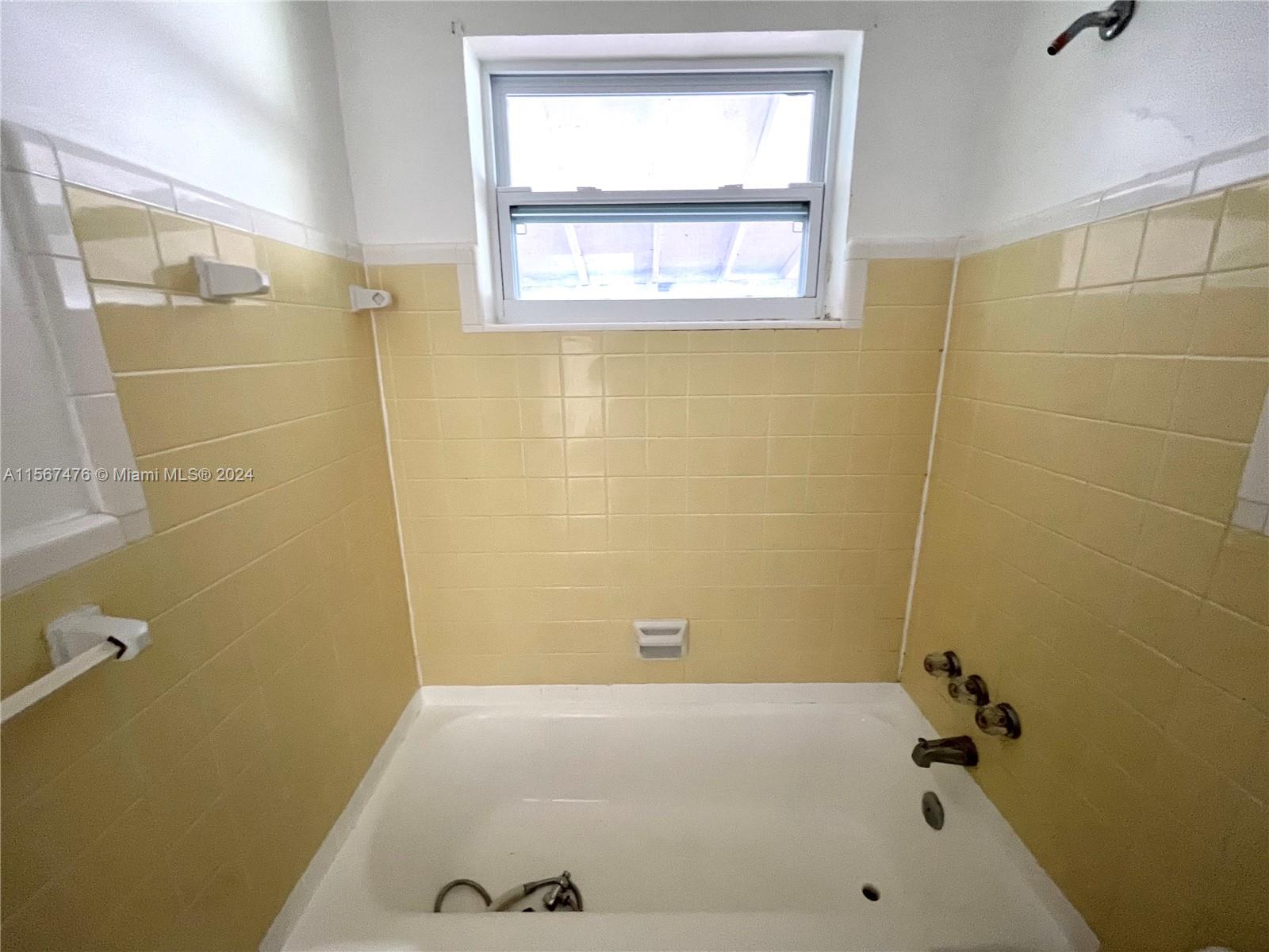 736 NW 1st Ct 736, Hallandale Beach, Florida 33009, 2 Bedrooms Bedrooms, ,1 BathroomBathrooms,Residentiallease,For Rent,736 NW 1st Ct 736,A11567476