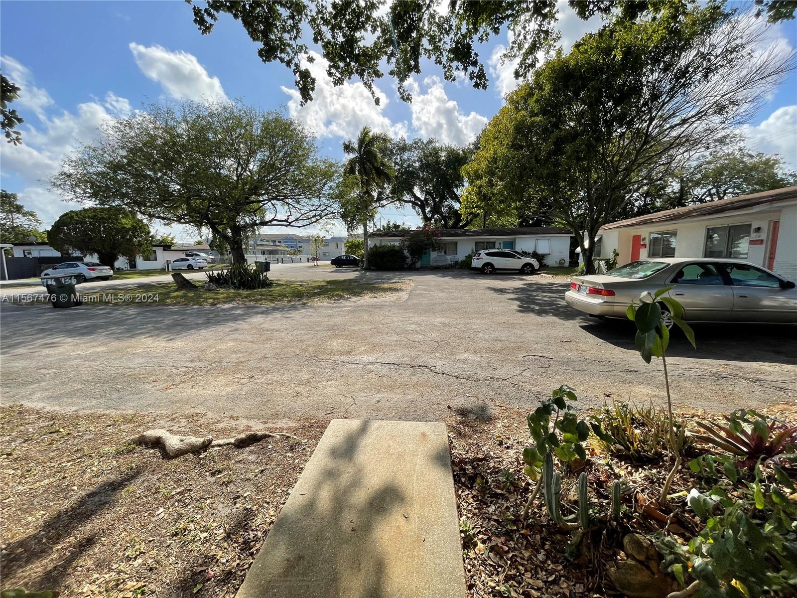 736 NW 1st Ct 736, Hallandale Beach, Florida 33009, 2 Bedrooms Bedrooms, ,1 BathroomBathrooms,Residentiallease,For Rent,736 NW 1st Ct 736,A11567476