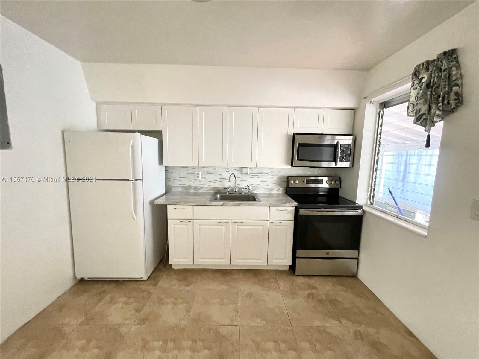 736 NW 1st Ct 736, Hallandale Beach, Florida 33009, 2 Bedrooms Bedrooms, ,1 BathroomBathrooms,Residentiallease,For Rent,736 NW 1st Ct 736,A11567476