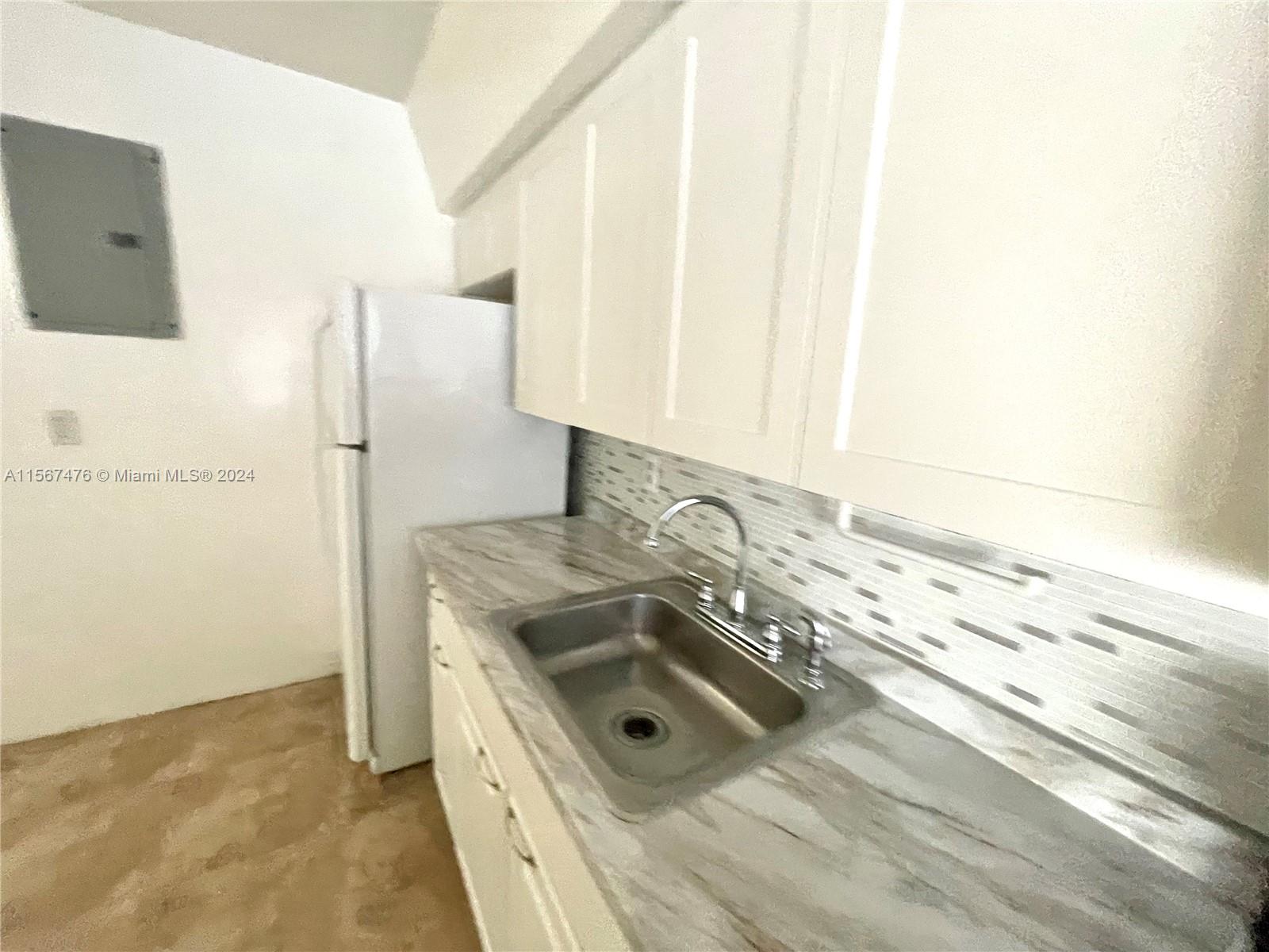 736 NW 1st Ct 736, Hallandale Beach, Florida 33009, 2 Bedrooms Bedrooms, ,1 BathroomBathrooms,Residentiallease,For Rent,736 NW 1st Ct 736,A11567476