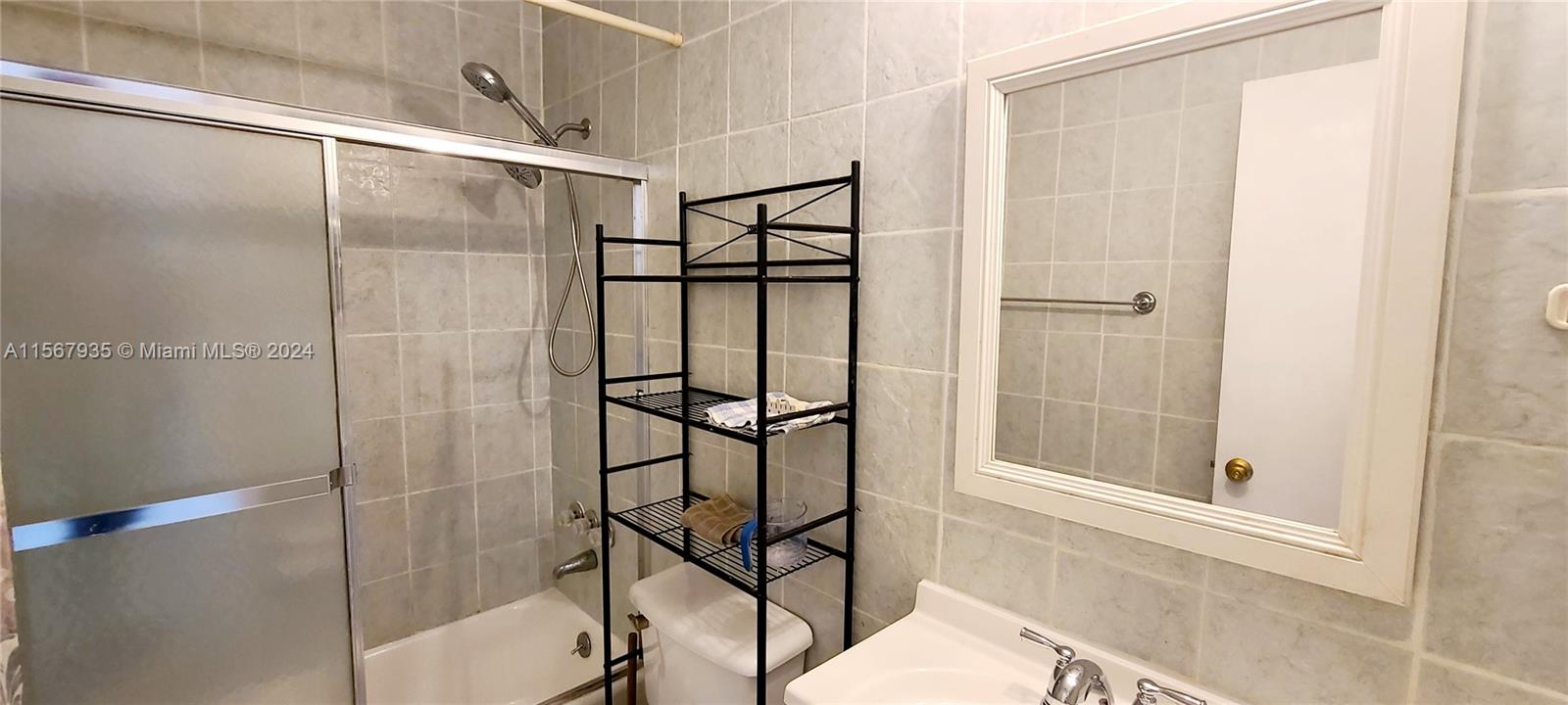 630 Layne Blvd 217, Hallandale Beach, Florida 33009, 1 Bedroom Bedrooms, ,1 BathroomBathrooms,Residentiallease,For Rent,630 Layne Blvd 217,A11567935