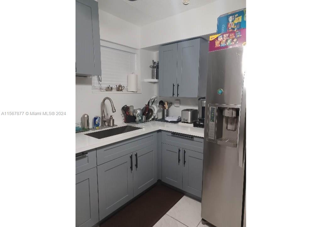 Beautiful, comfortable, spacious apartment with 2 bedrooms and 1 bathroom; Newly remodeled kitchen, excellent location a few minutes from Coral Gables, Coconut Grove, immediate access to US1, 10 minutes from Miami International Airport, close to CocoWalk, Miracle Mile, excellent stores such as Sears, Ross, Banks and fharmacy.