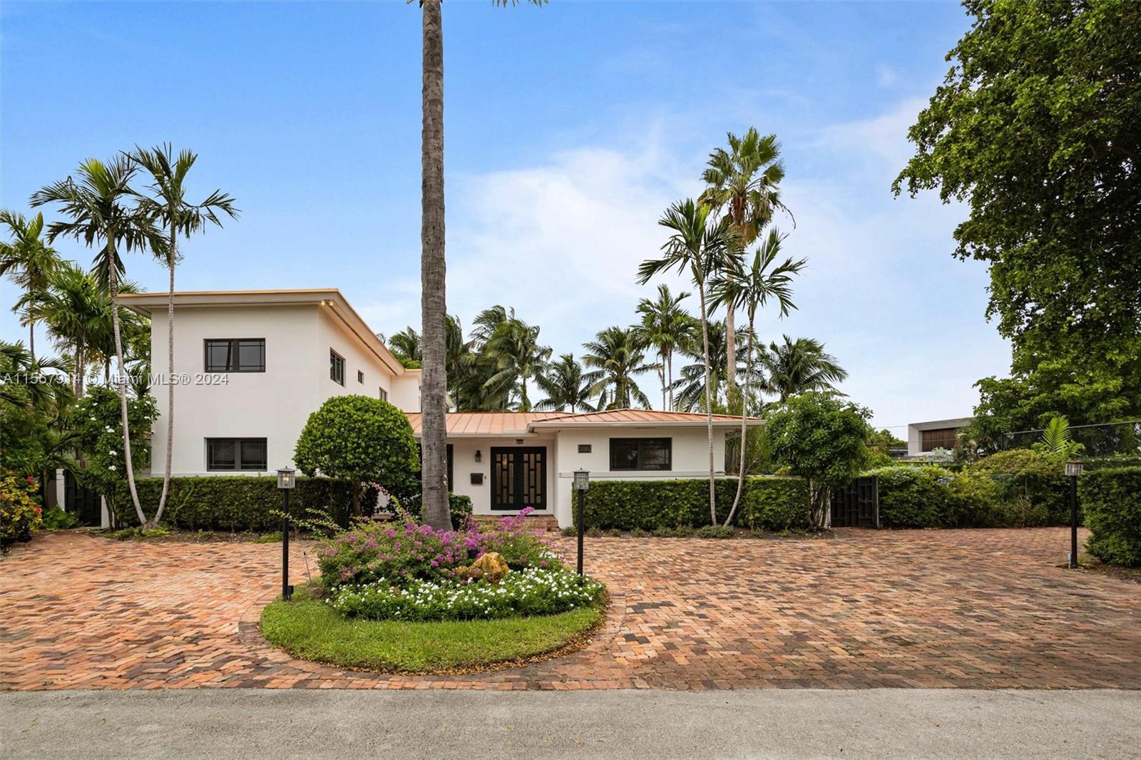 11585 NE 22nd Dr, North Miami, Florida 33181, 5 Bedrooms Bedrooms, ,5 BathroomsBathrooms,Residential,For Sale,11585 NE 22nd Dr,A11567914