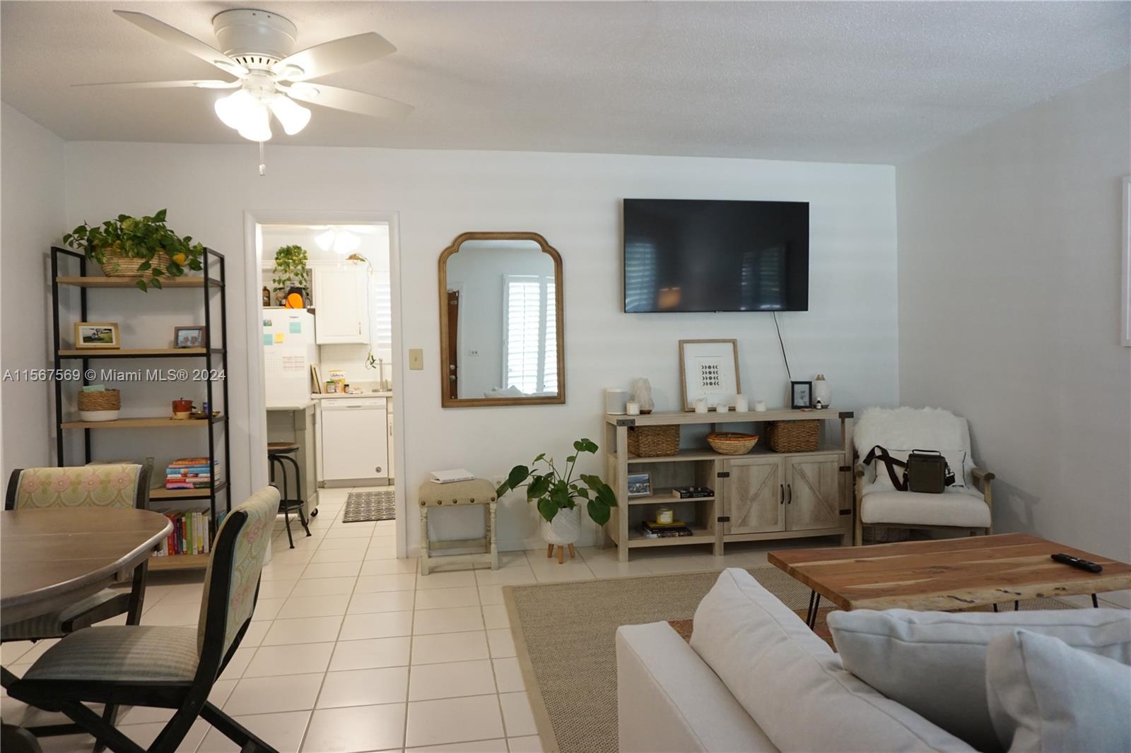 960 Benevento Ave 960, Coral Gables, Florida 33146, 2 Bedrooms Bedrooms, ,1 BathroomBathrooms,Residentiallease,For Rent,960 Benevento Ave 960,A11567569