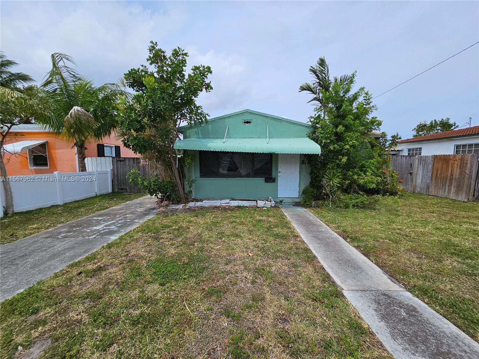 2339  Mckinley St  For Sale A11567962, FL