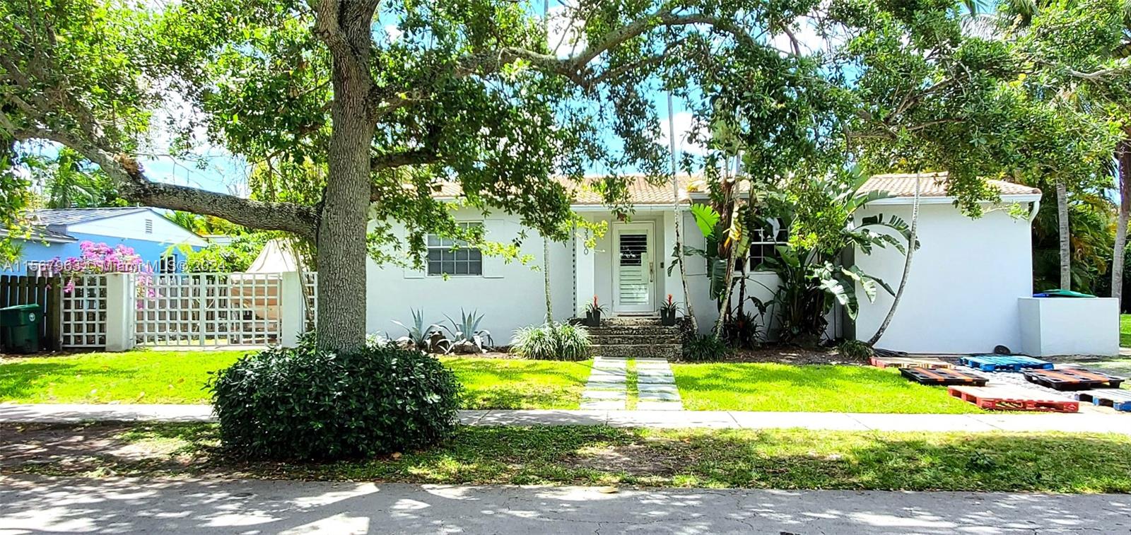 3300 SW 17th St, Miami, Florida 33145, 3 Bedrooms Bedrooms, ,2 BathroomsBathrooms,Residentiallease,For Rent,3300 SW 17th St,A11567963