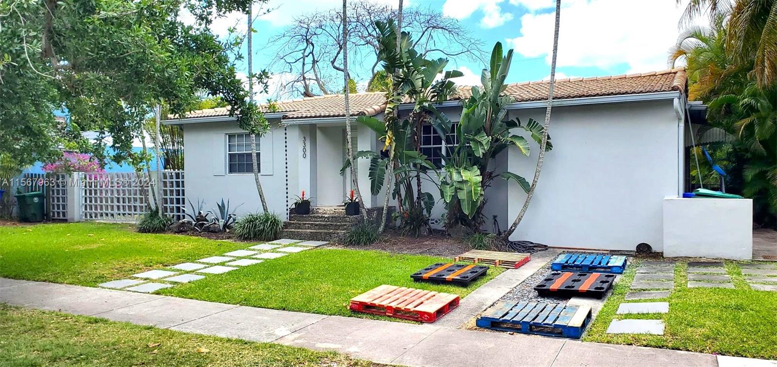 3300 SW 17th St, Miami, Florida 33145, 3 Bedrooms Bedrooms, ,2 BathroomsBathrooms,Residentiallease,For Rent,3300 SW 17th St,A11567963