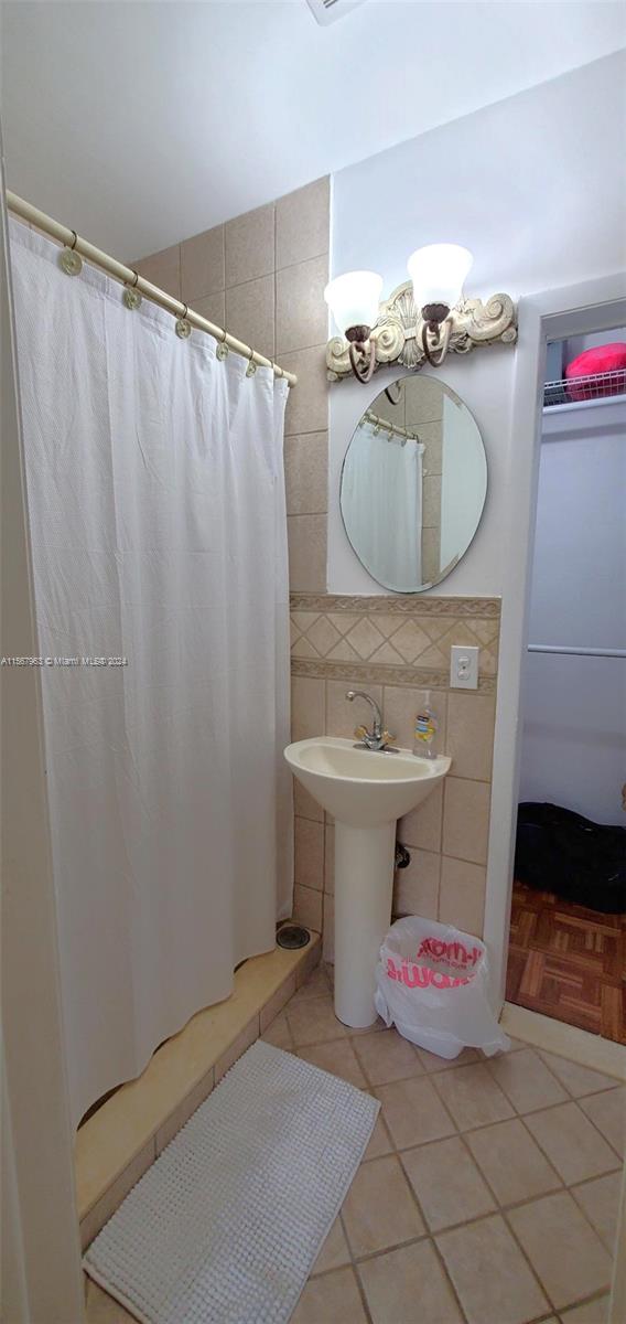 3300 SW 17th St, Miami, Florida 33145, 3 Bedrooms Bedrooms, ,2 BathroomsBathrooms,Residentiallease,For Rent,3300 SW 17th St,A11567963